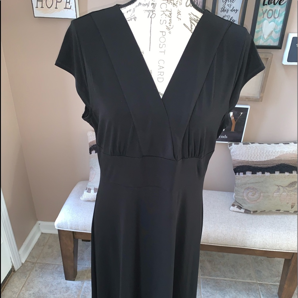 Axcess A Liz Claibone Company Black V-Neck L